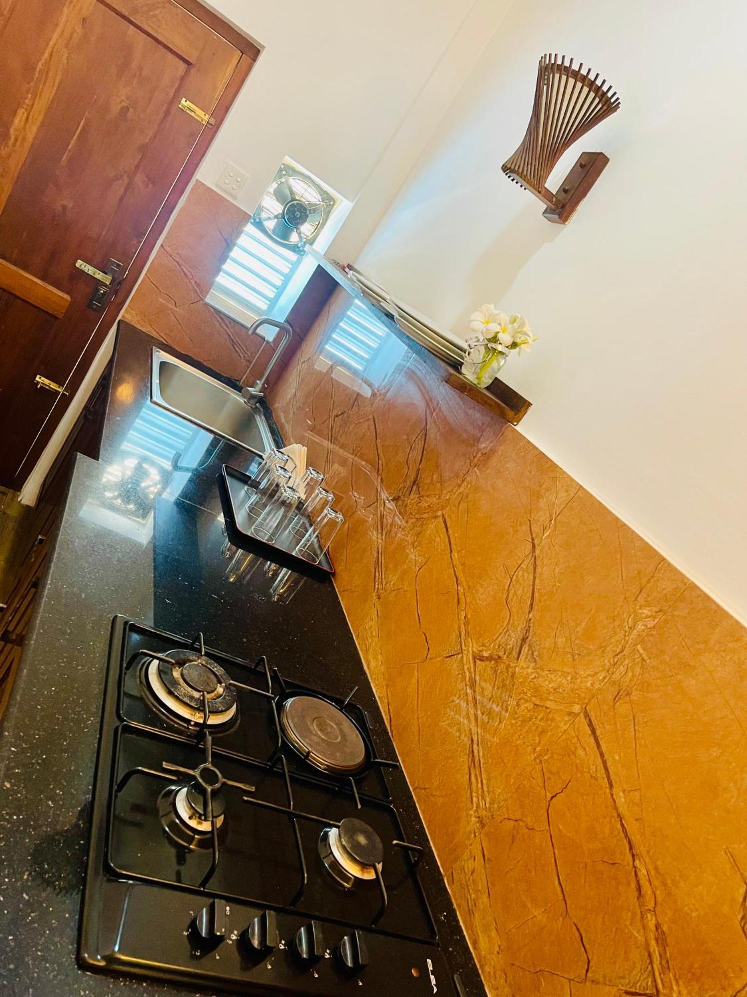 נגומבו Sand & Surf Guest House מראה חיצוני תמונה