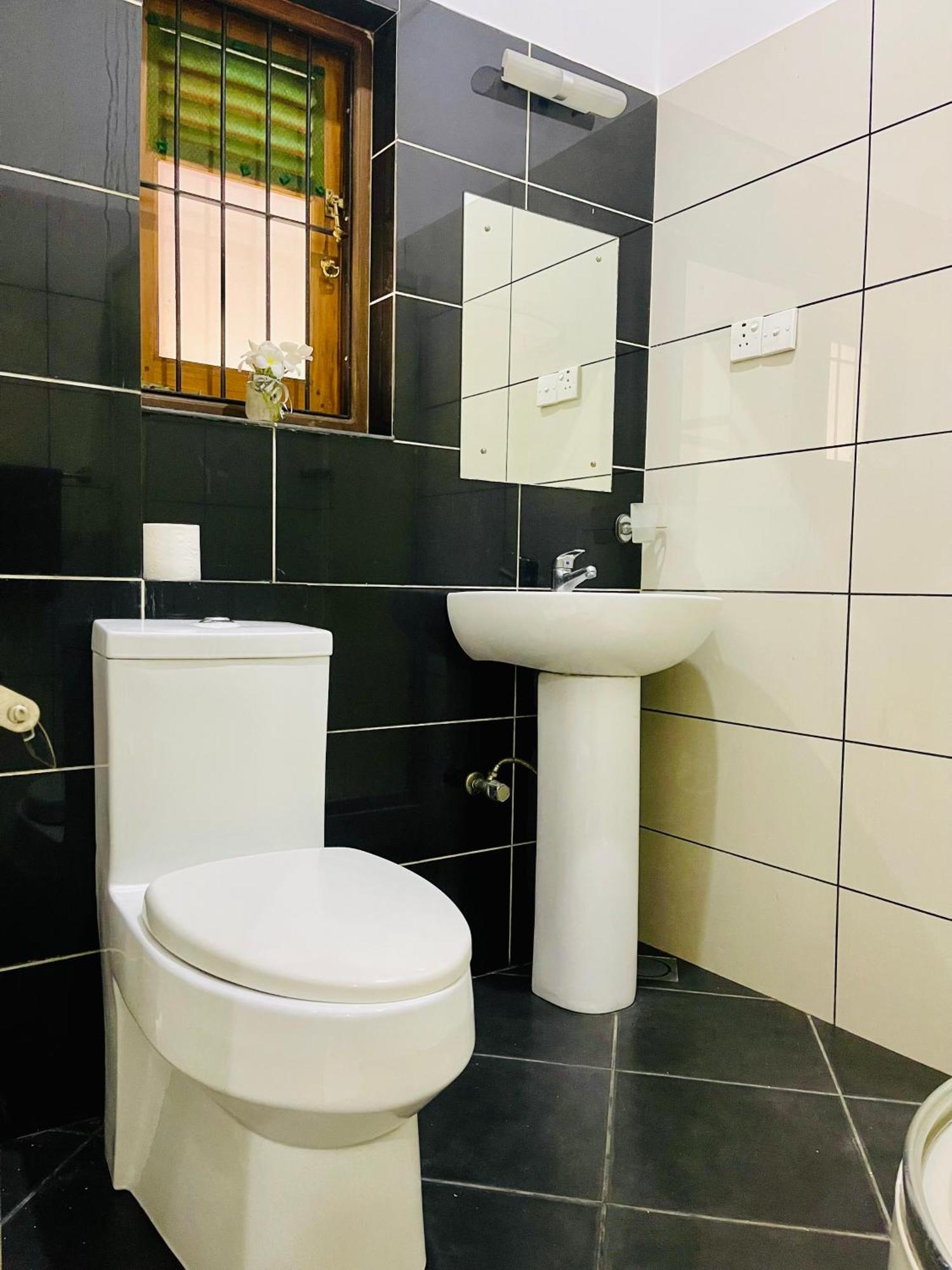 נגומבו Sand & Surf Guest House מראה חיצוני תמונה